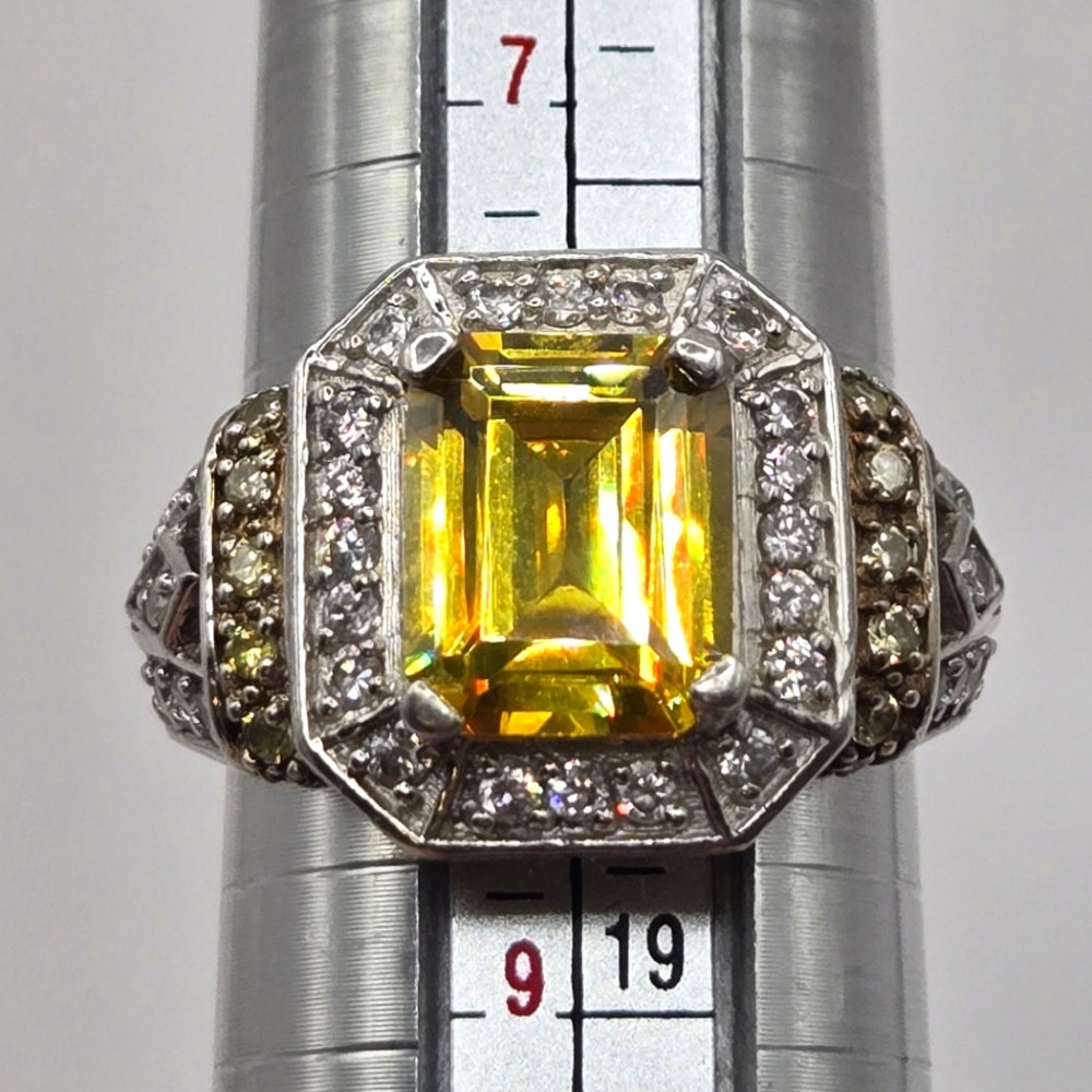 GORGEOUS JJJ Sterling Silver and Yellow Gemstone Ring Size 8